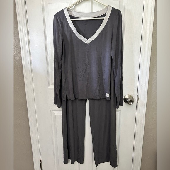 Calvin Klein Essentials in Grey with Satin Trim Long Sleeve Top and Bottom Set * - Picture 2 of 12